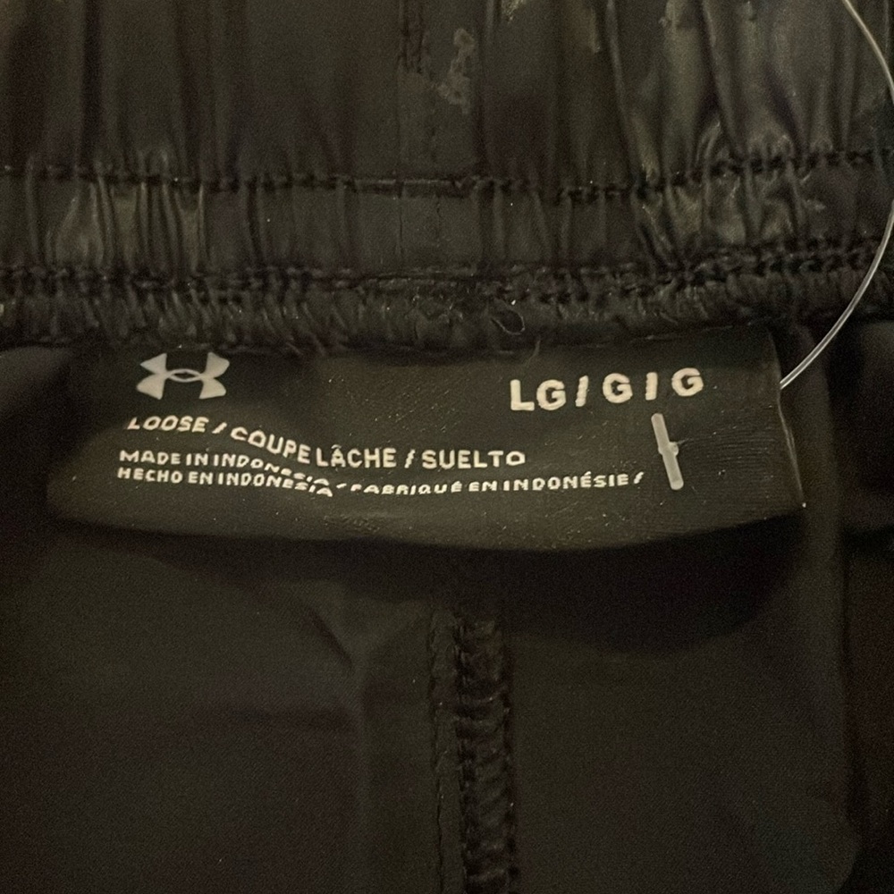 New Under Armour Black Woven Emboss Shorts Men’s Size L - Picture 2 of 16
